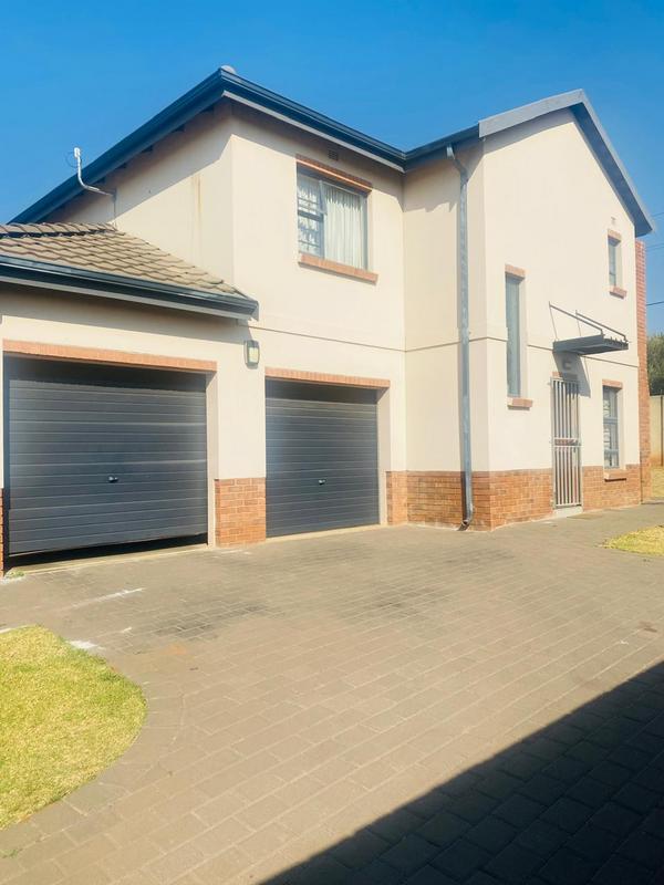 4 Bedroom Property for Sale in Clayville Gauteng