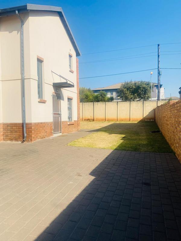 4 Bedroom Property for Sale in Clayville Gauteng