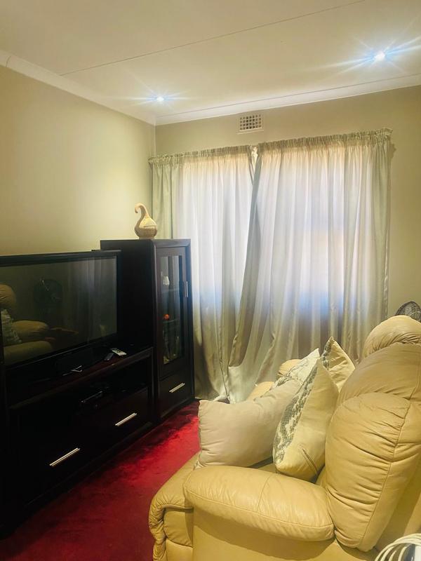 4 Bedroom Property for Sale in Clayville Gauteng