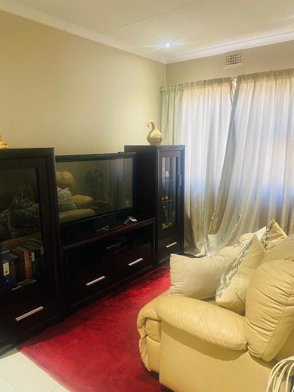 4 Bedroom Property for Sale in Clayville Gauteng