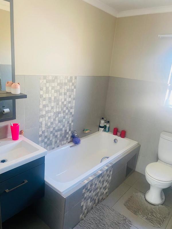4 Bedroom Property for Sale in Clayville Gauteng