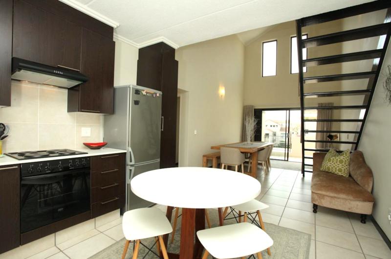 To Let 2 Bedroom Property for Rent in Douglasdale Gauteng