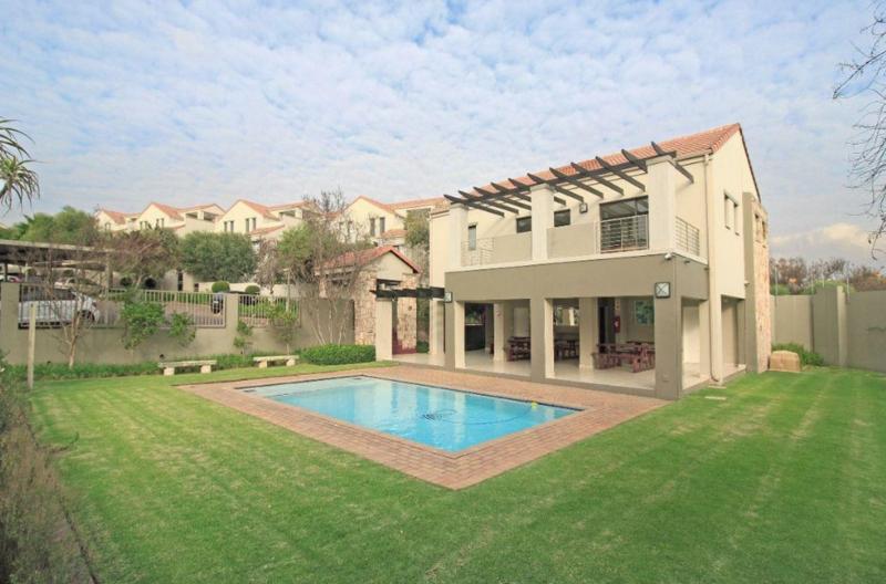 To Let 2 Bedroom Property for Rent in Douglasdale Gauteng