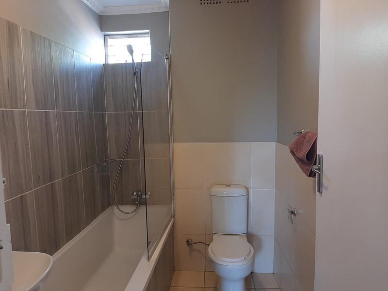 To Let 2 Bedroom Property for Rent in Lyndhurst Gauteng
