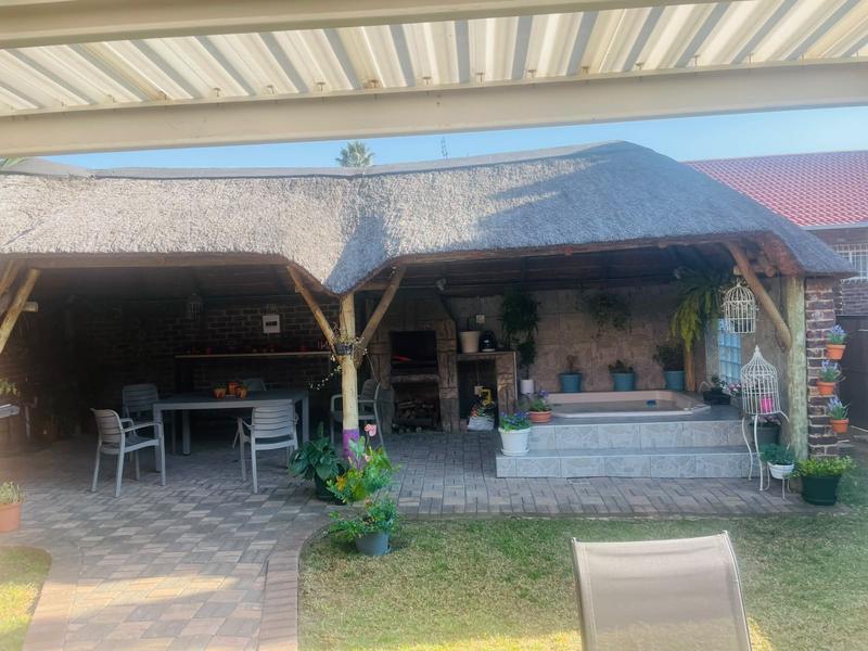 3 Bedroom Property for Sale in Edleen Gauteng