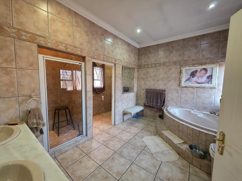 4 Bedroom Property for Sale in Van Riebeeck Park Gauteng