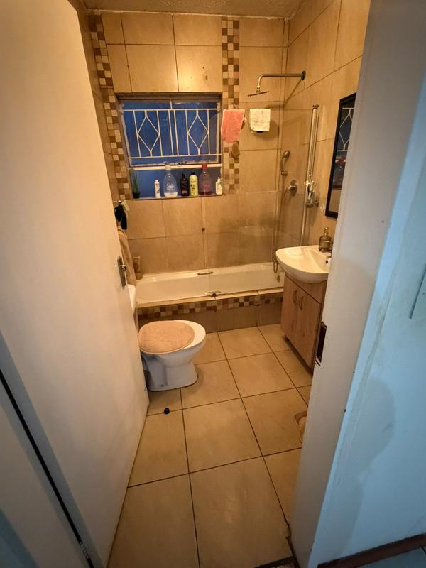 To Let 2 Bedroom Property for Rent in Vorna Valley Gauteng