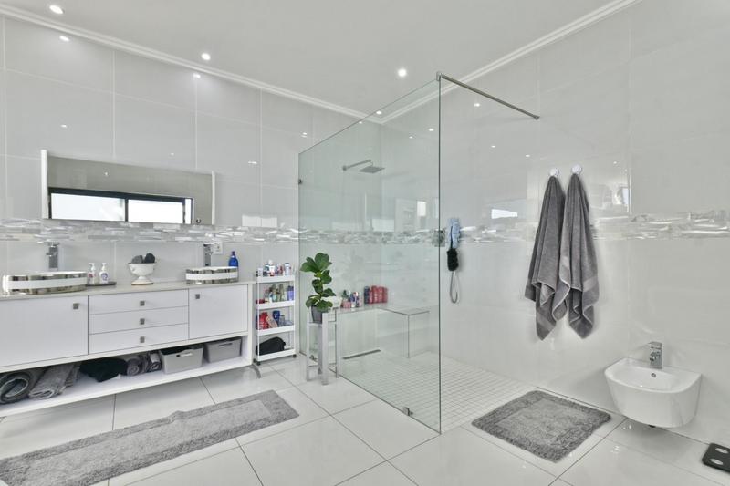 5 Bedroom Property for Sale in Eye of Africa Gauteng