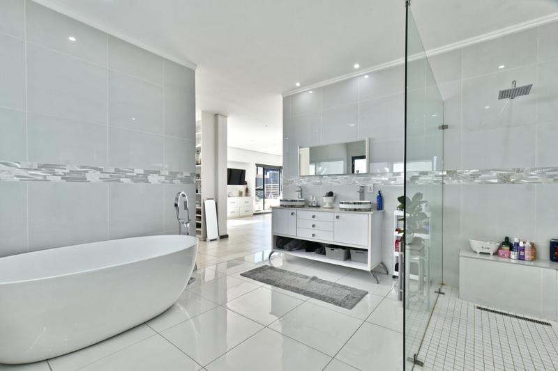 5 Bedroom Property for Sale in Eye of Africa Gauteng