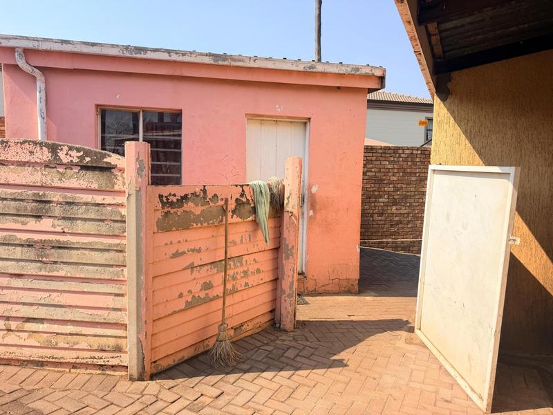 5 Bedroom Property for Sale in Erasmia Gauteng