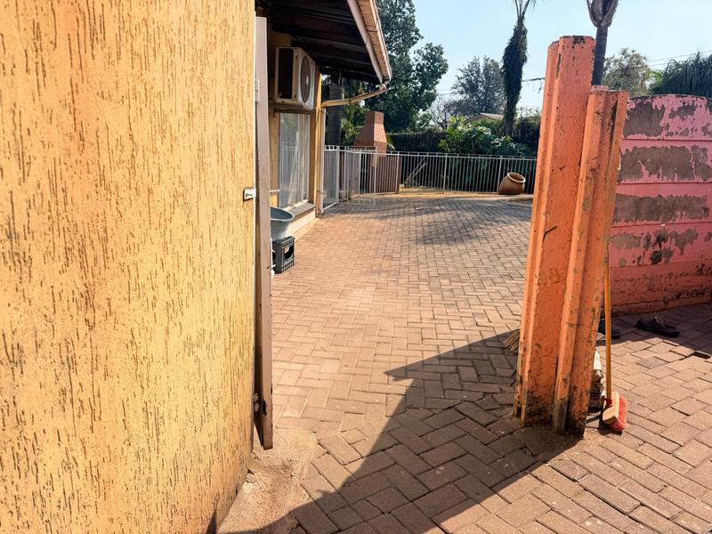 5 Bedroom Property for Sale in Erasmia Gauteng