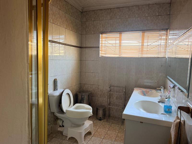 5 Bedroom Property for Sale in Erasmia Gauteng