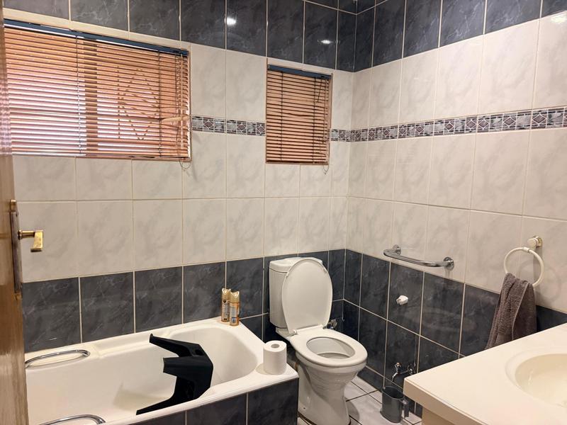 5 Bedroom Property for Sale in Erasmia Gauteng
