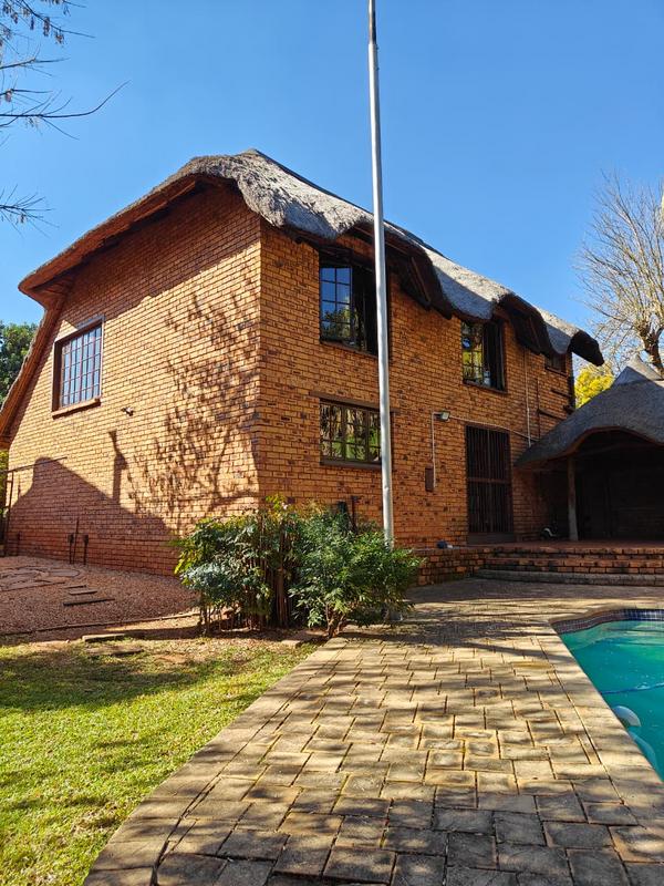 To Let 4 Bedroom Property for Rent in Faerie Glen Gauteng