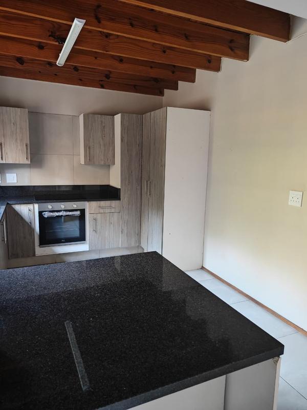 To Let 4 Bedroom Property for Rent in Faerie Glen Gauteng