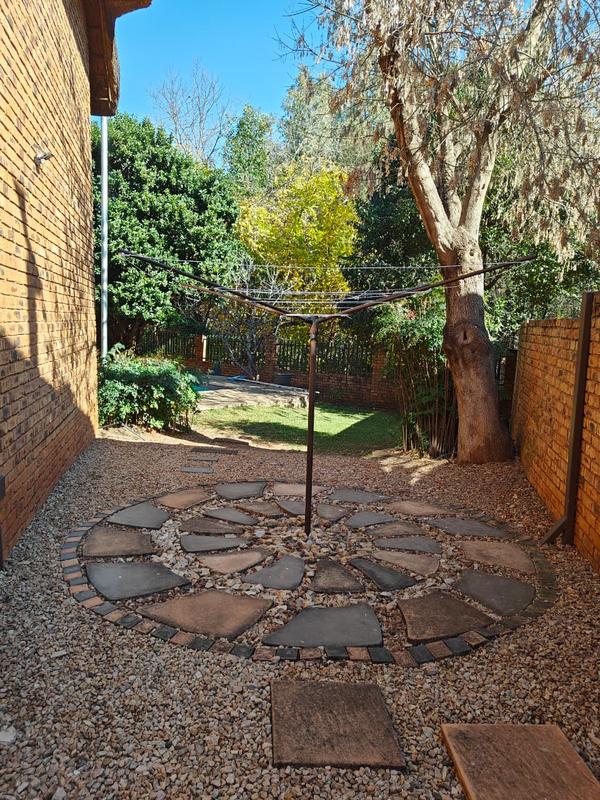 To Let 4 Bedroom Property for Rent in Faerie Glen Gauteng