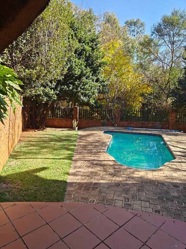 To Let 4 Bedroom Property for Rent in Faerie Glen Gauteng