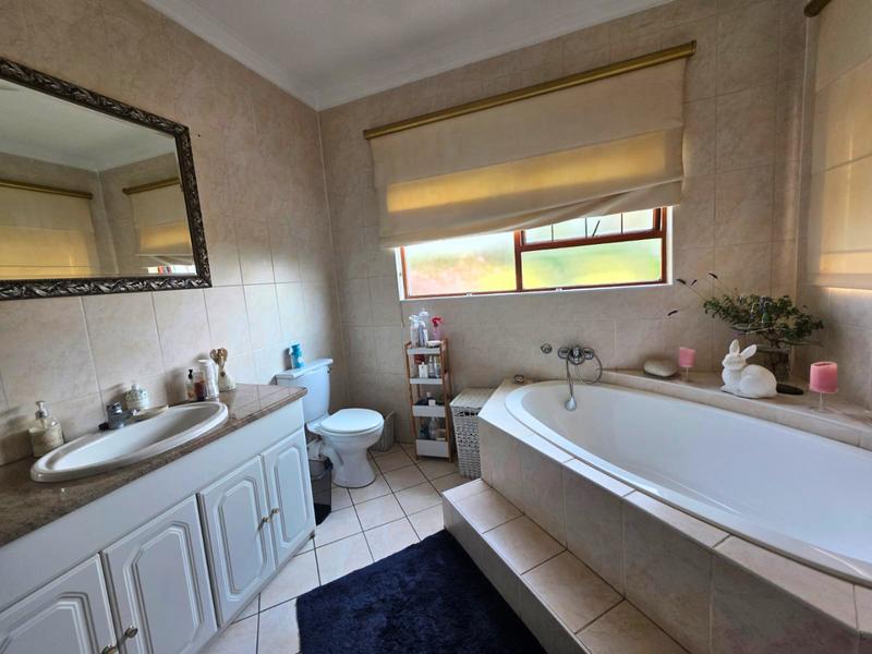 3 Bedroom Property for Sale in Glen Marais Gauteng