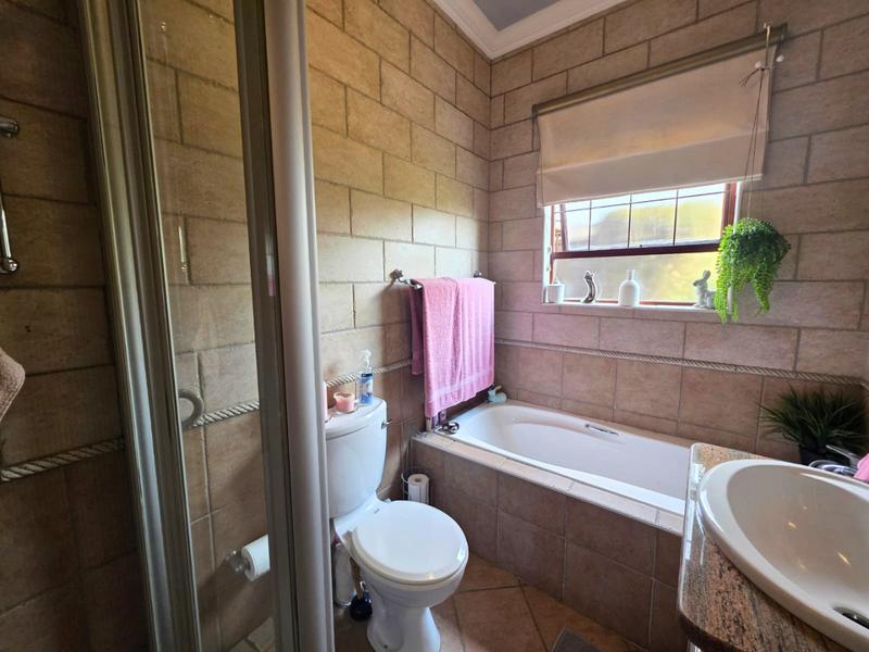 3 Bedroom Property for Sale in Glen Marais Gauteng