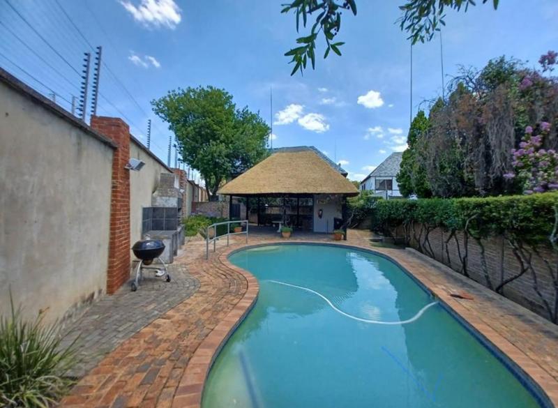 2 Bedroom Property for Sale in Sunninghill Gauteng