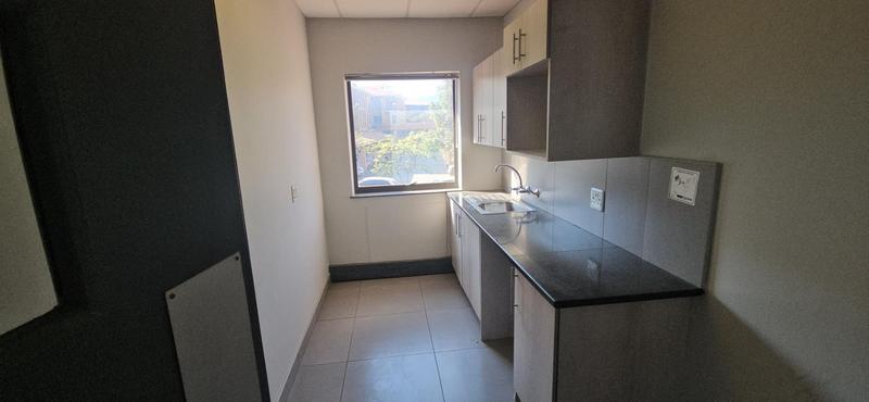 To Let Commercial Property for Rent in Vorna Valley Gauteng