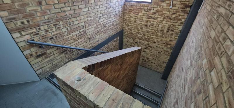To Let Commercial Property for Rent in Vorna Valley Gauteng