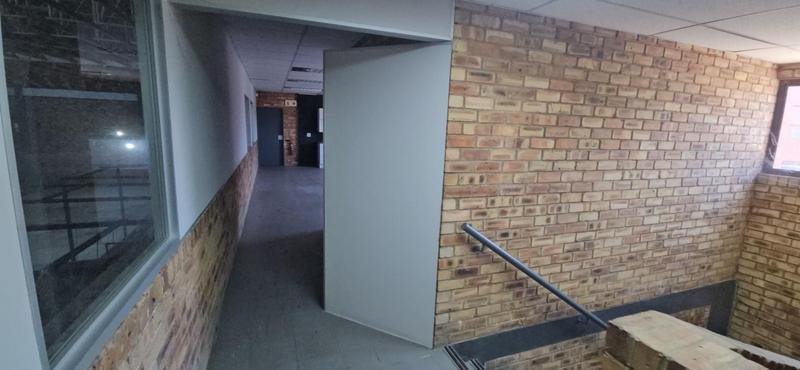 To Let Commercial Property for Rent in Vorna Valley Gauteng