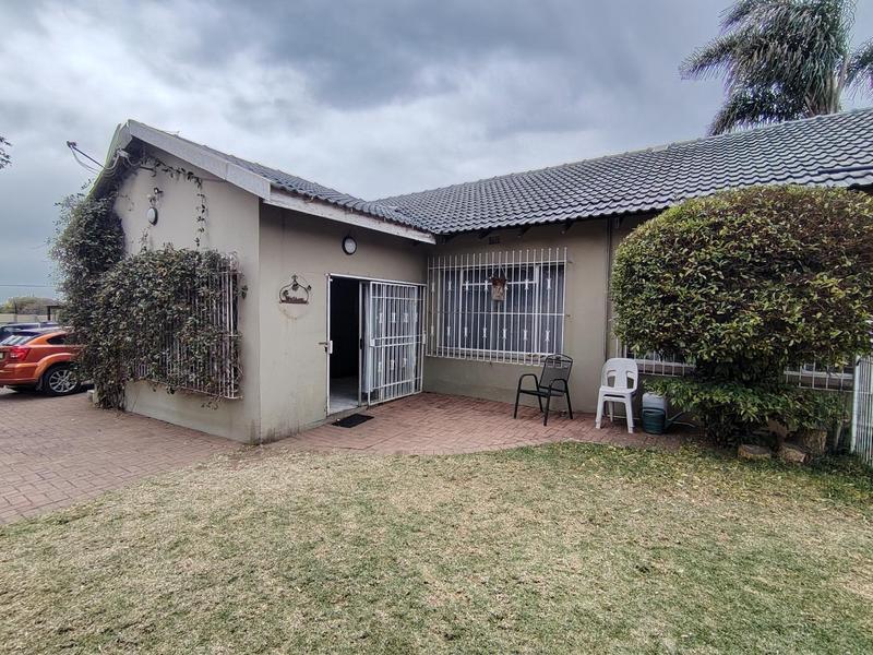 4 Bedroom Property for Sale in Rustivia Gauteng