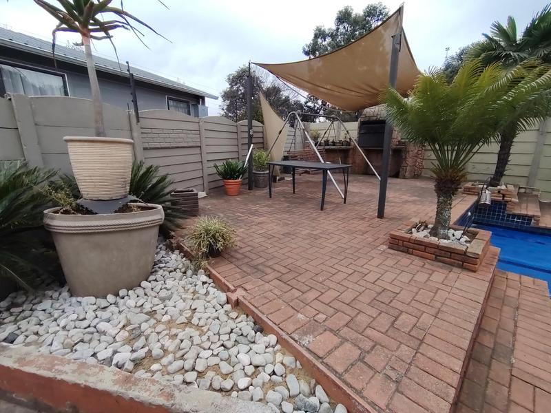 4 Bedroom Property for Sale in Rustivia Gauteng