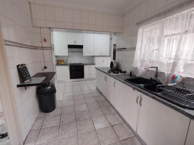 4 Bedroom Property for Sale in Rustivia Gauteng