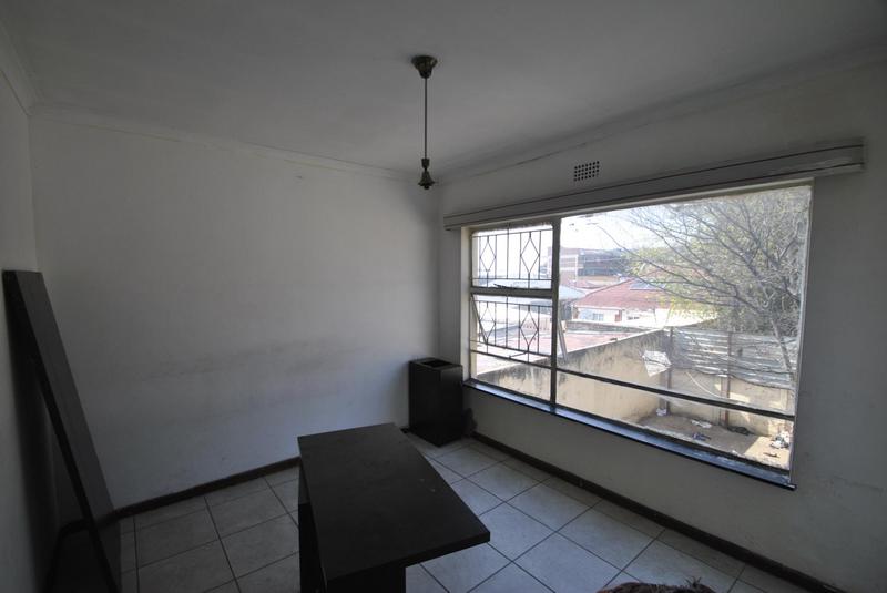 6 Bedroom Property for Sale in Regents Park Gauteng
