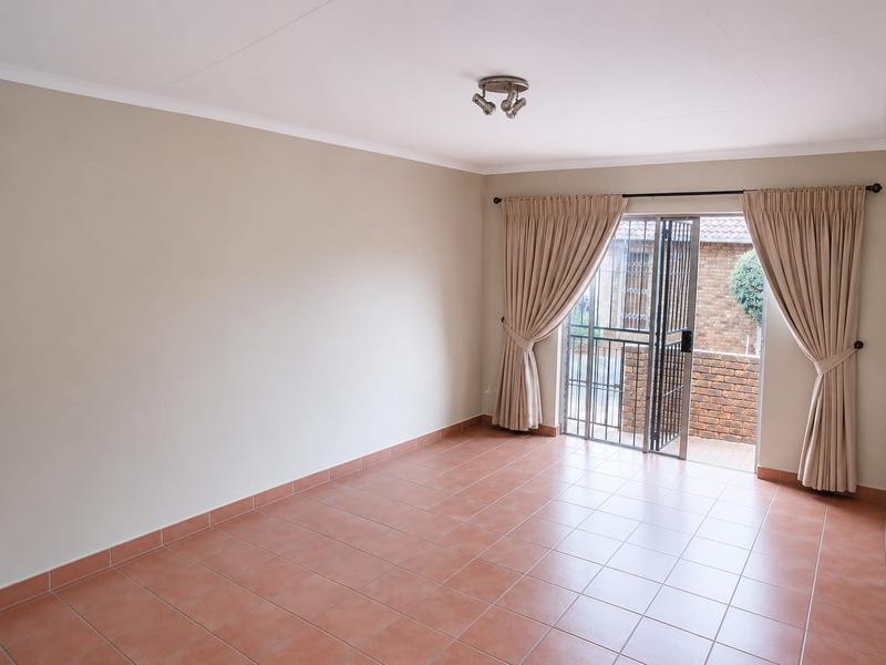 2 Bedroom Property for Sale in Eldoraigne Gauteng