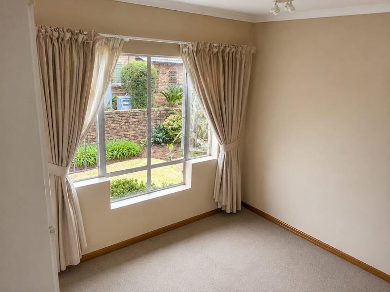 2 Bedroom Property for Sale in Eldoraigne Gauteng