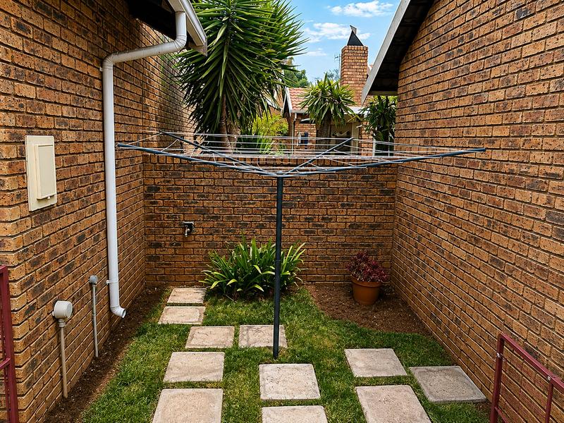 2 Bedroom Property for Sale in Eldoraigne Gauteng