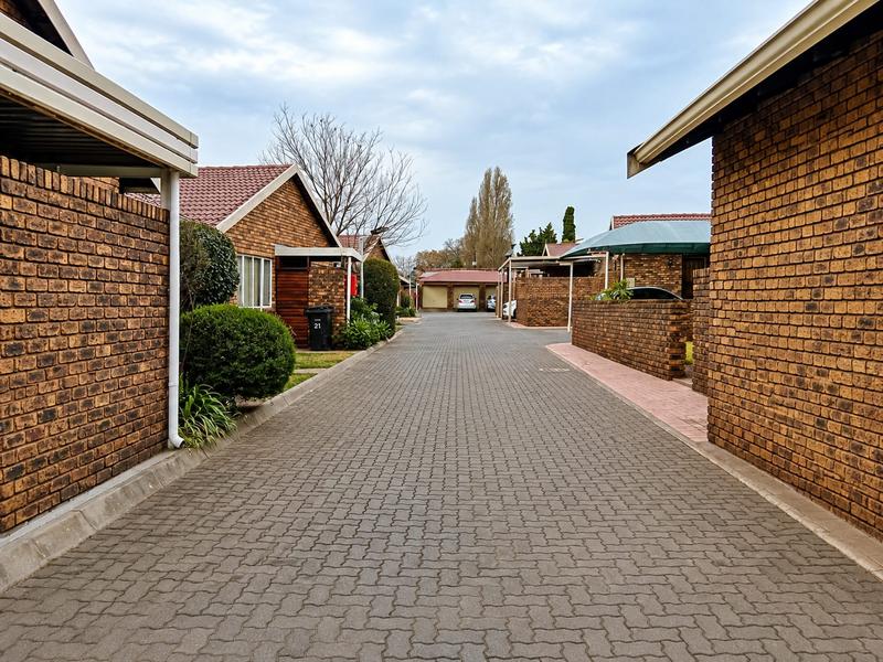 2 Bedroom Property for Sale in Eldoraigne Gauteng