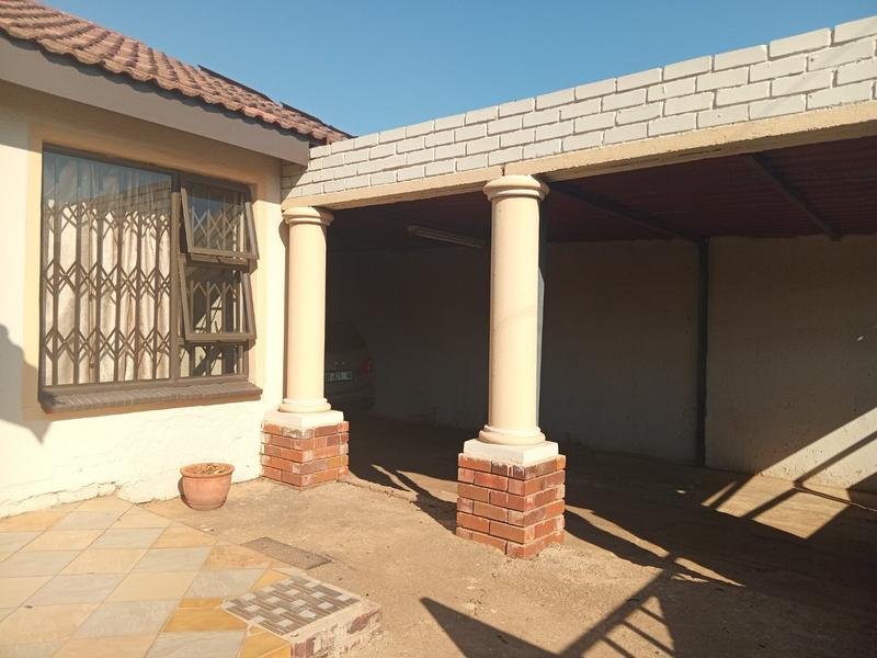 2 Bedroom Property for Sale in Kagiso Gauteng