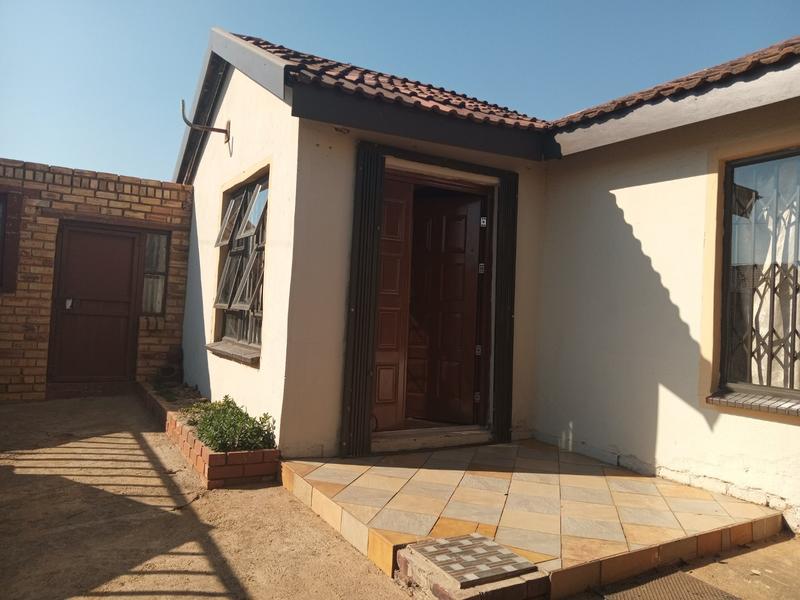 2 Bedroom Property for Sale in Kagiso Gauteng