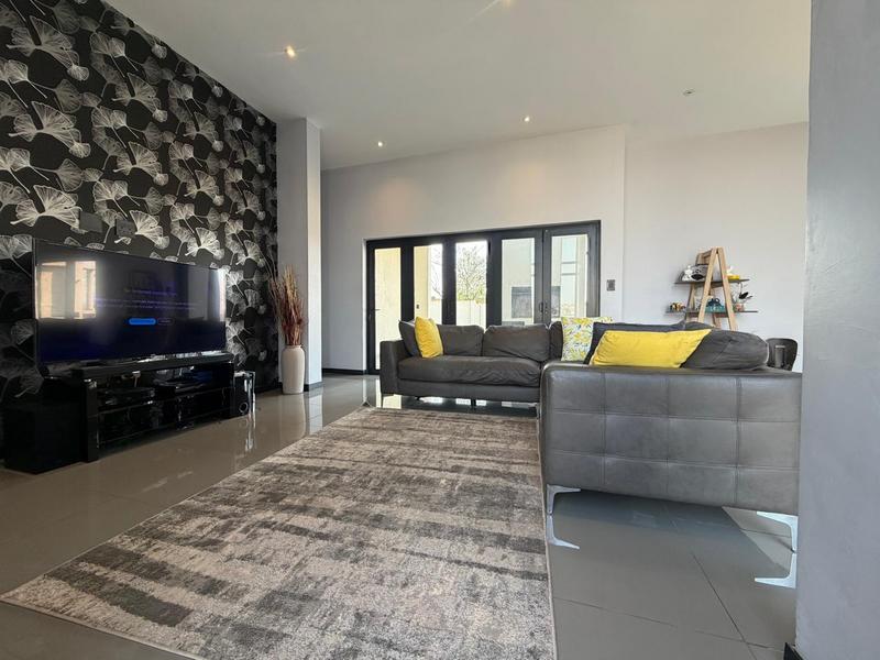 5 Bedroom Property for Sale in Blue Valley Golf Estate Gauteng