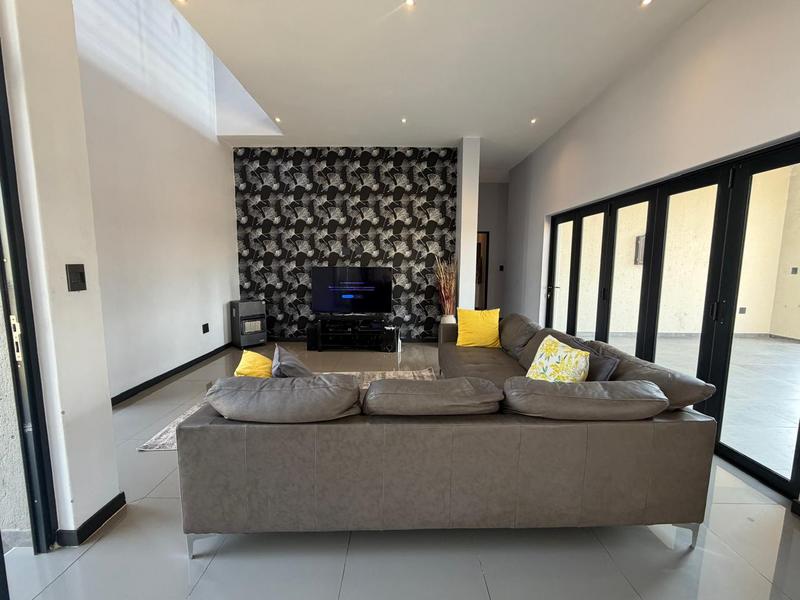 5 Bedroom Property for Sale in Blue Valley Golf Estate Gauteng