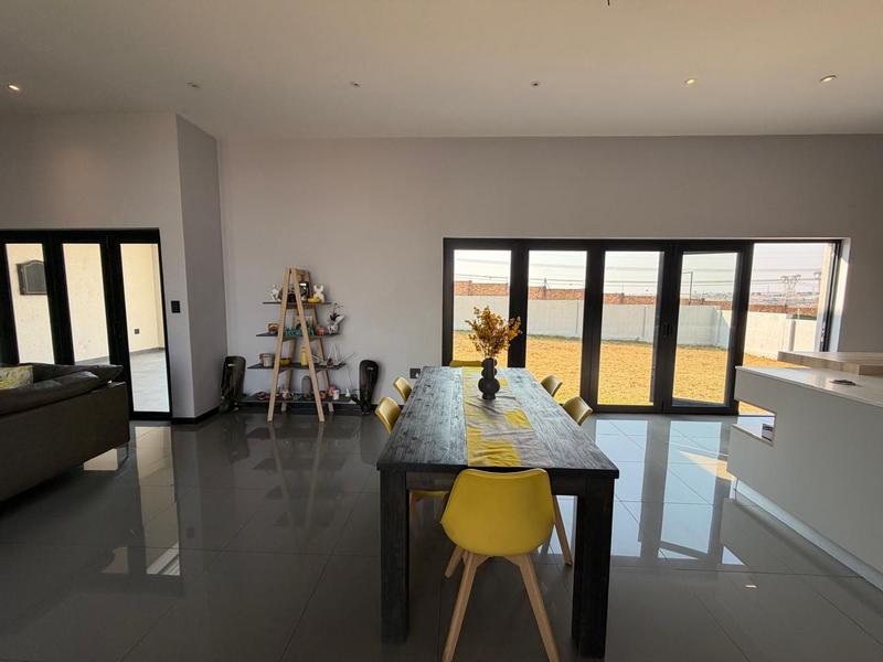 5 Bedroom Property for Sale in Blue Valley Golf Estate Gauteng