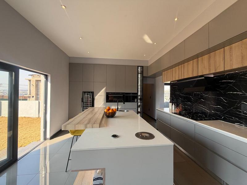 5 Bedroom Property for Sale in Blue Valley Golf Estate Gauteng