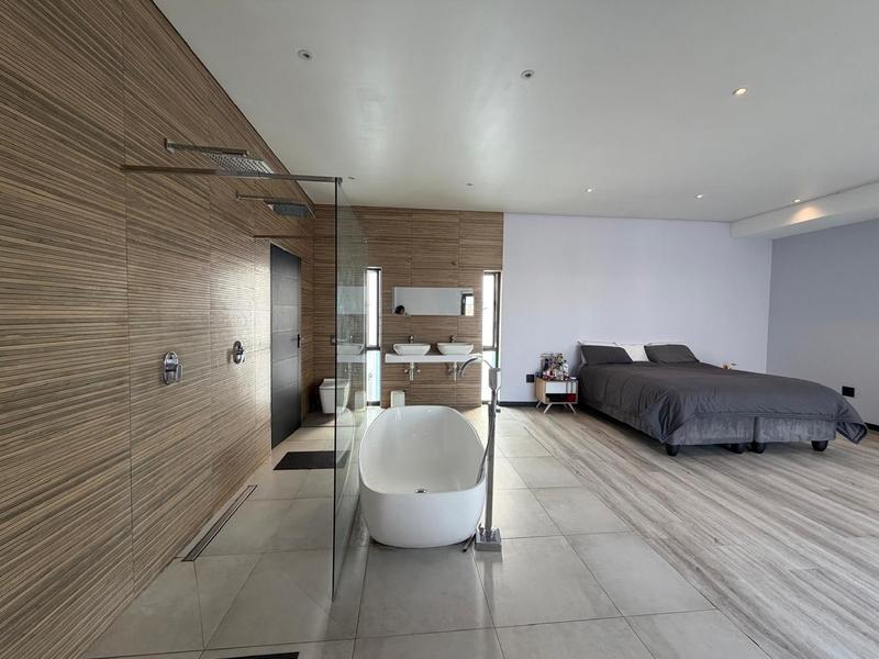 5 Bedroom Property for Sale in Blue Valley Golf Estate Gauteng