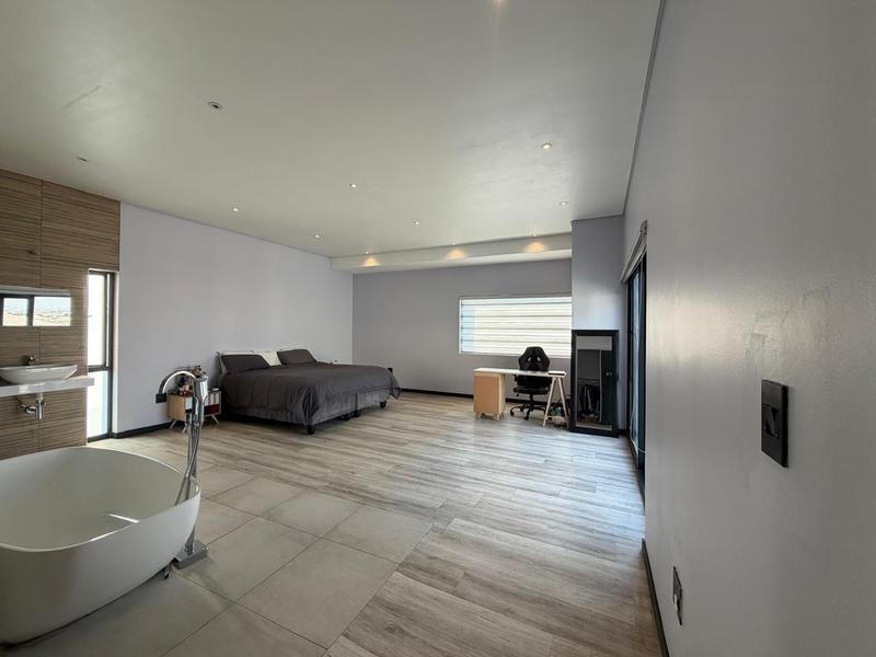 5 Bedroom Property for Sale in Blue Valley Golf Estate Gauteng