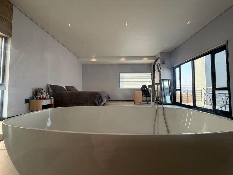 5 Bedroom Property for Sale in Blue Valley Golf Estate Gauteng