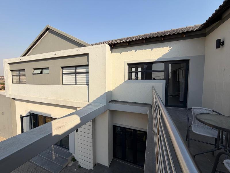 5 Bedroom Property for Sale in Blue Valley Golf Estate Gauteng