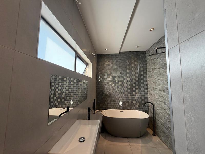 5 Bedroom Property for Sale in Blue Valley Golf Estate Gauteng