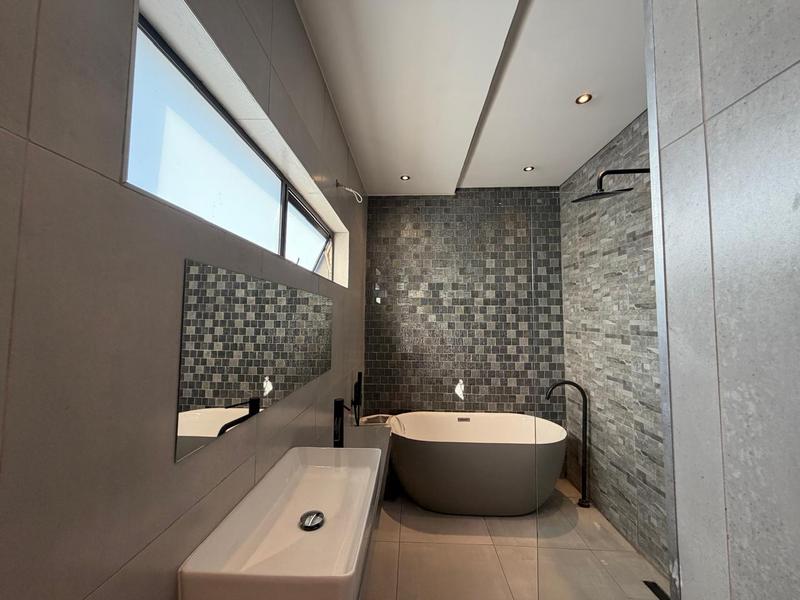 5 Bedroom Property for Sale in Blue Valley Golf Estate Gauteng
