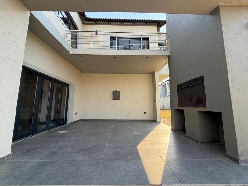 5 Bedroom Property for Sale in Blue Valley Golf Estate Gauteng