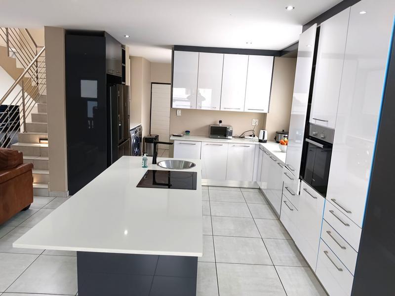 4 Bedroom Property for Sale in Midstream Ridge Gauteng