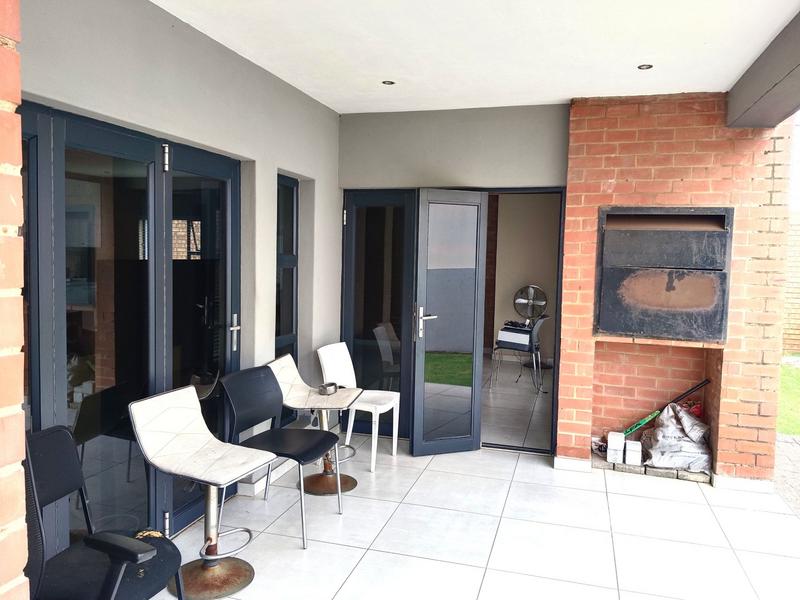 4 Bedroom Property for Sale in Midstream Ridge Gauteng